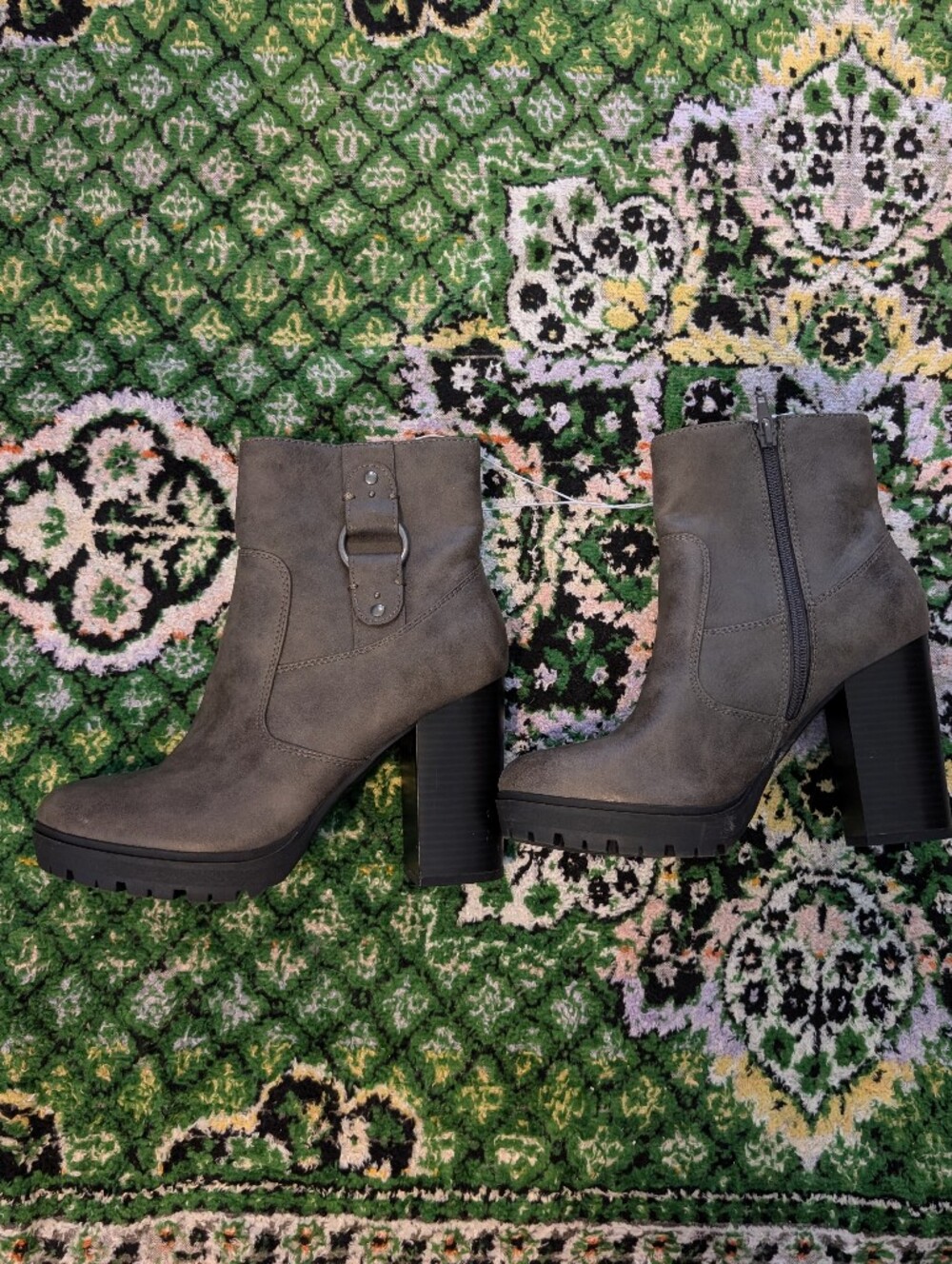 Report Heeled Booties Like New 8